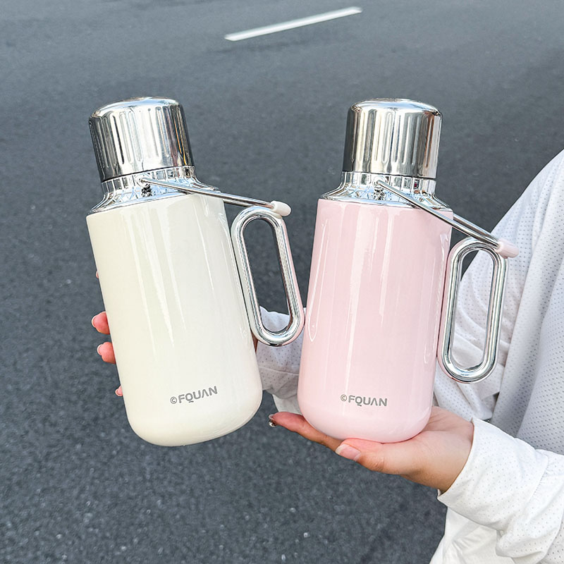Sports Water Bottle Insulated - Bottiglia d'Acqua Isolata in Acciaio Inox